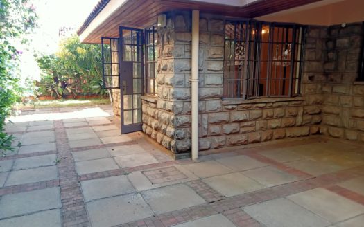 To Let: Old Kyuna – Rustic Villa 4 Bedroom All Ensuite Plus Dsq Ksh 250,000