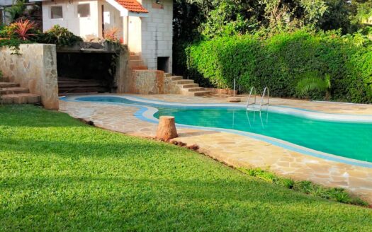 To let: 5 bedroom house with heated pool in New Kitisuru