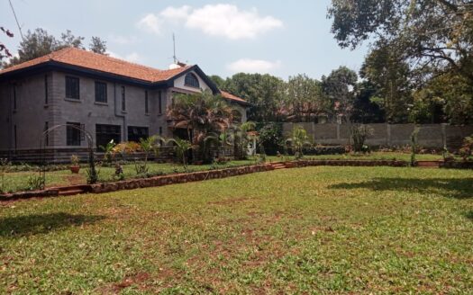 6 Bed House with En Suite in Runda