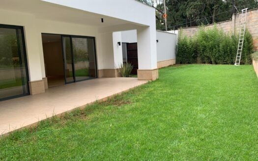 To Let: Kyuna 5 Bedroom Town House