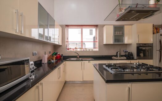 To Let: Exclusive 4 Bedroom Town House With Swimming Along Peponi Road