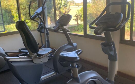 To Let: Rosslyn Heights, 4 Bed family House On 1/2 Acre