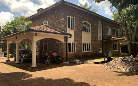 4 Bed House with En Suite at Hill View Estate