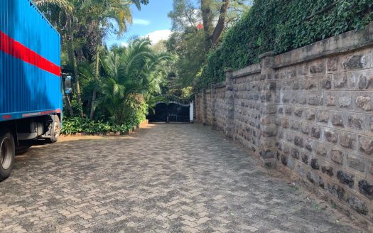 To Let: 4-Bedroom Bungalow with DSQ in Spring Valley