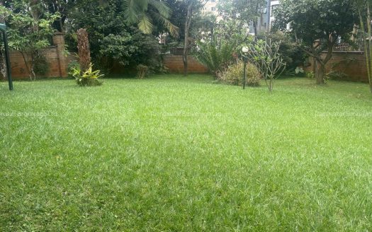 5 Bed House with En Suite at Brookside